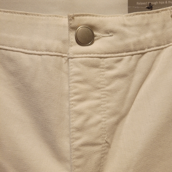 CJ Banks Signature Slimming White Ankle Jeans NWT - Picture 5 of 16